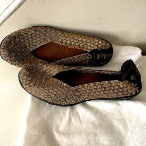 Bernie Mev Gold Flats Size 40